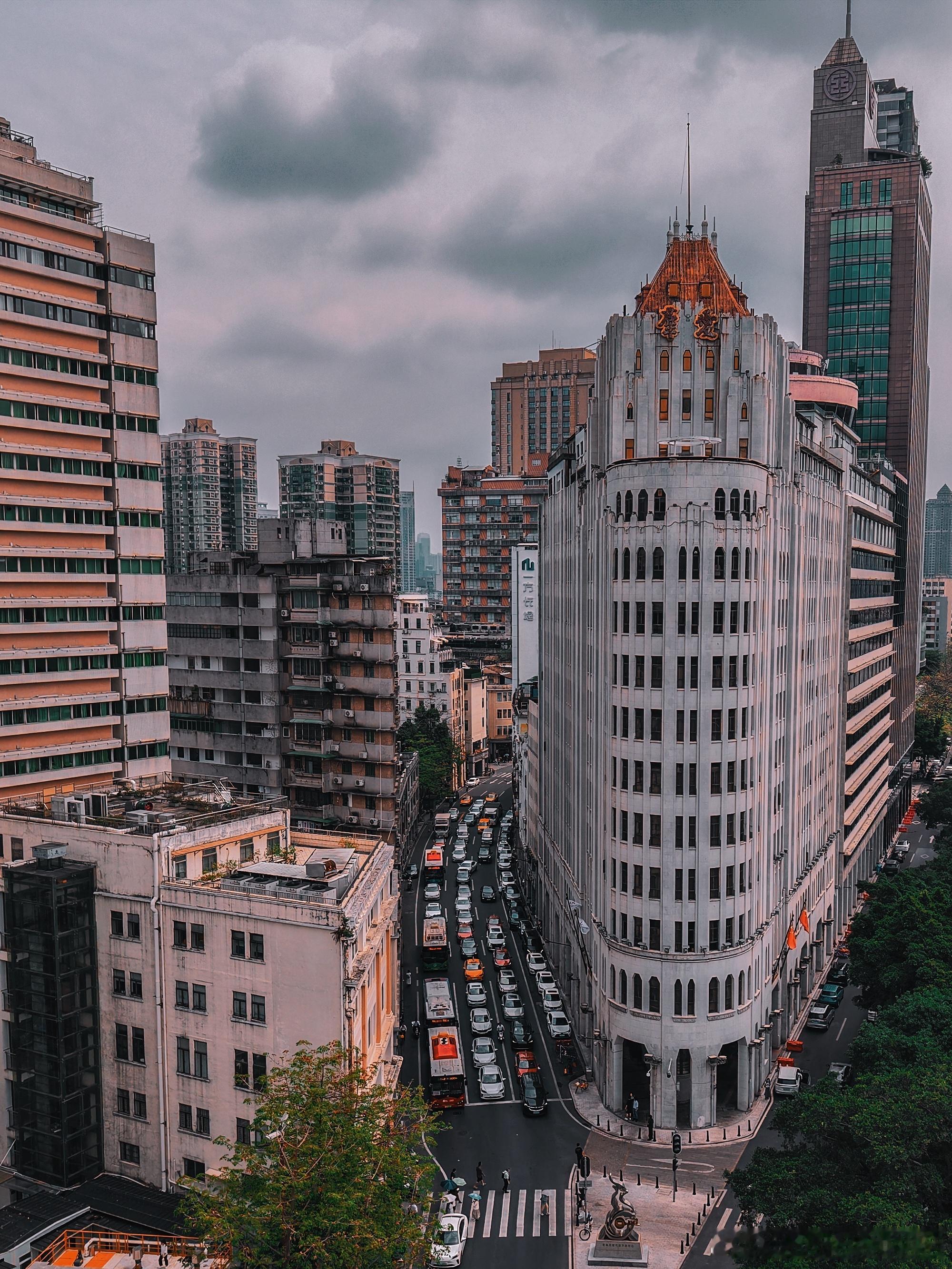 综艺造梗季 跟着影视去旅行，广州有个电视剧《繁花》同款拍摄地：沙面和西堤沿江路。