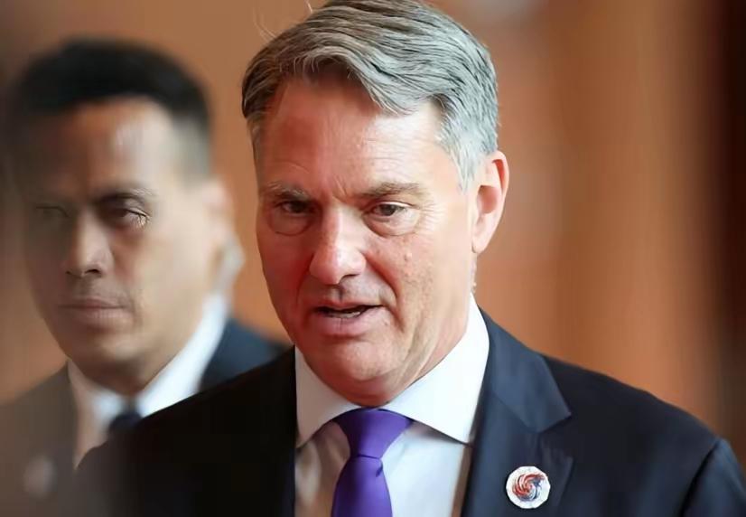 澳日防务合作这事，表面是两国走近，实则是美国在印太"小北约"布局的关键一步。日本