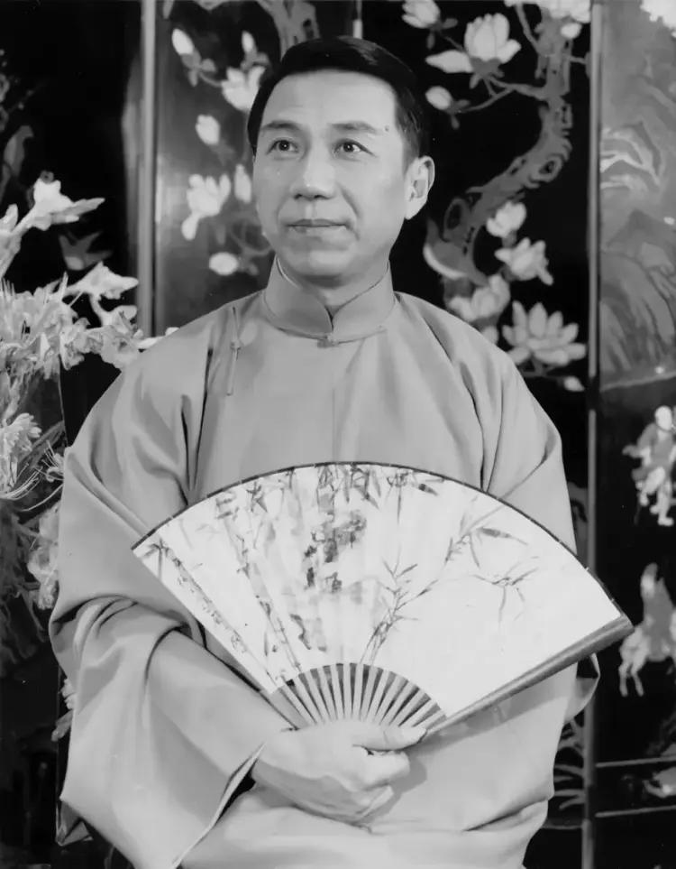 张如君（1932年-2026年4月2日），江苏苏州人，上海评弹团弹词表演艺术家、