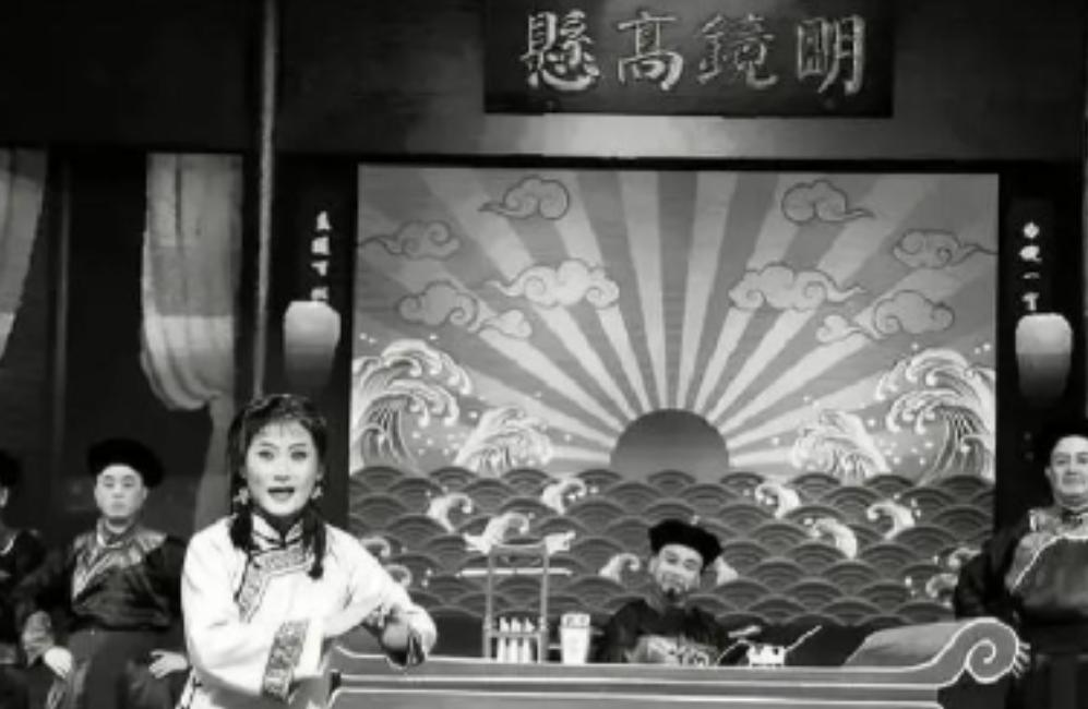 道光3年，13岁的姑娘赵二姑在家睡觉被邻居阎思虎撬门而入强奸，父亲告到衙门，县令