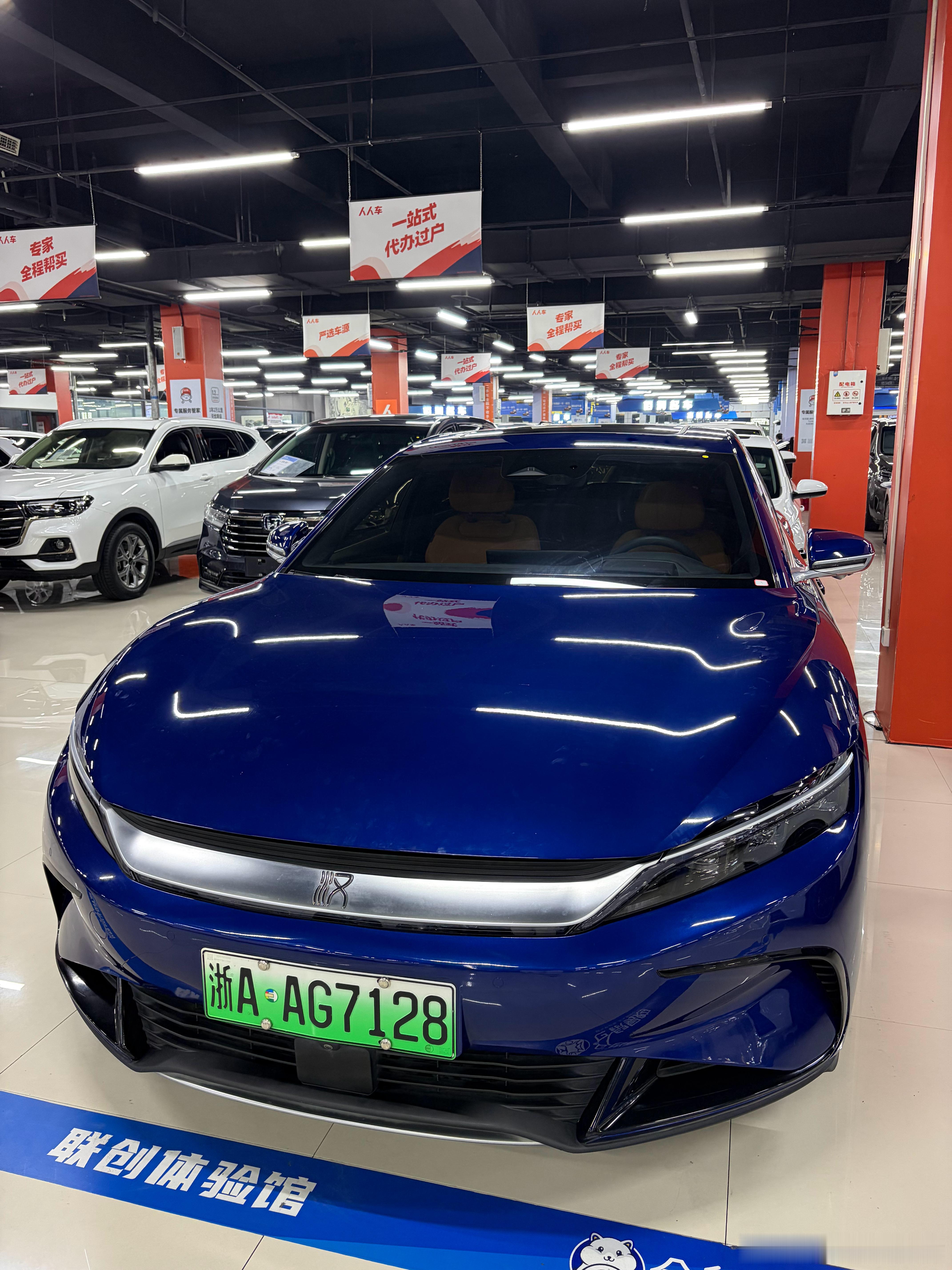 比亚迪 汉 2022款 EV 创世版 610KM四驱尊享型22年8月上牌 行驶5