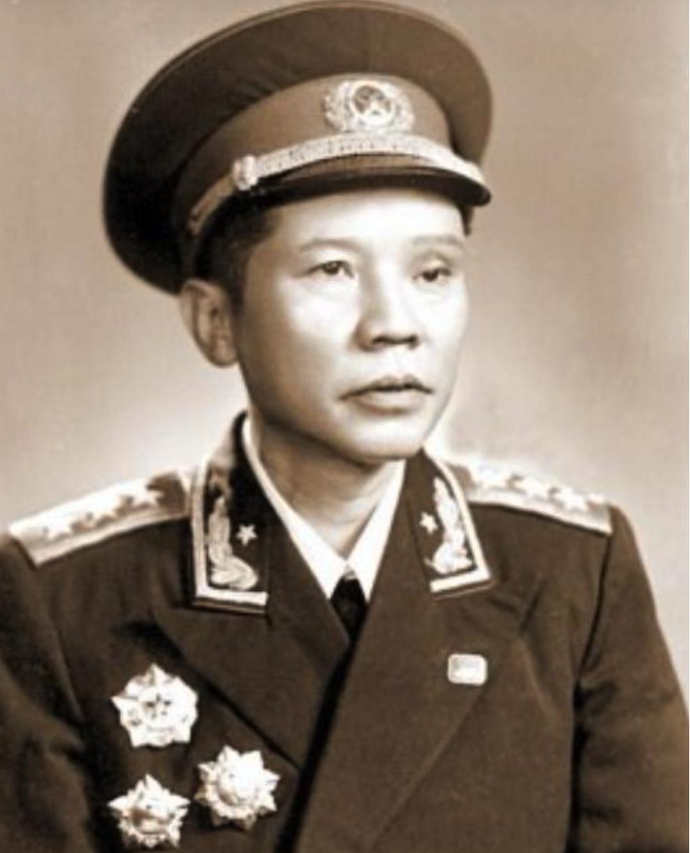 1937年，西路军失利后，教导团团长朱良才，躲在祁连山的一个山沟里。突然，山脚下