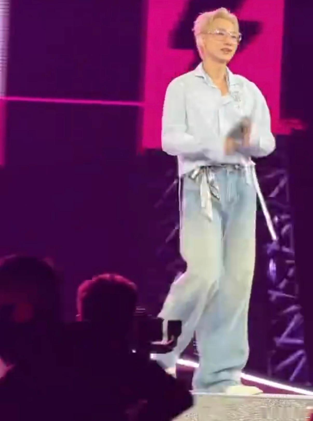 汪苏泷演唱会最有成都特色的一集不愧是巡演里最有成都味道的一集，长嘴茶壶搭配慢悠悠