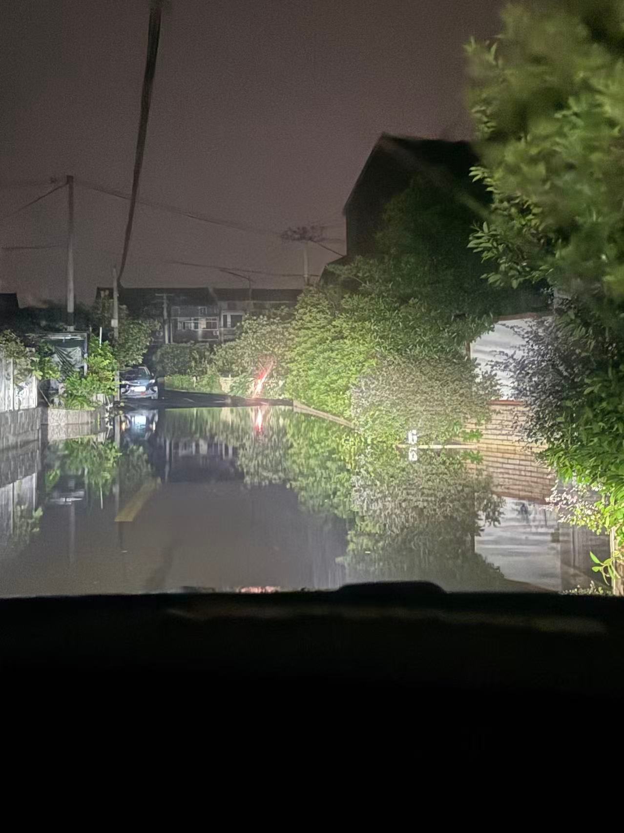 艰难出村吃瘦肉丸 