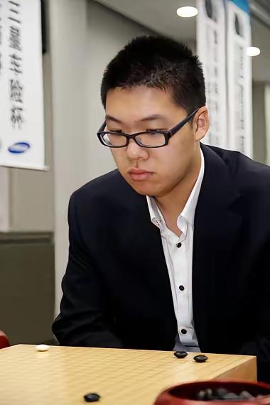 11月12日第30届三星杯世界围棋大师赛八强赛，面对丁浩九段白100跳，处于优势