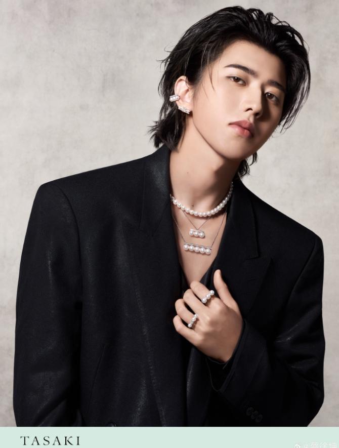 蔡徐坤空降塔思琦全球代言人！
塔思琦和蔡徐坤近五年毫无合作，这次直接给了首位全球