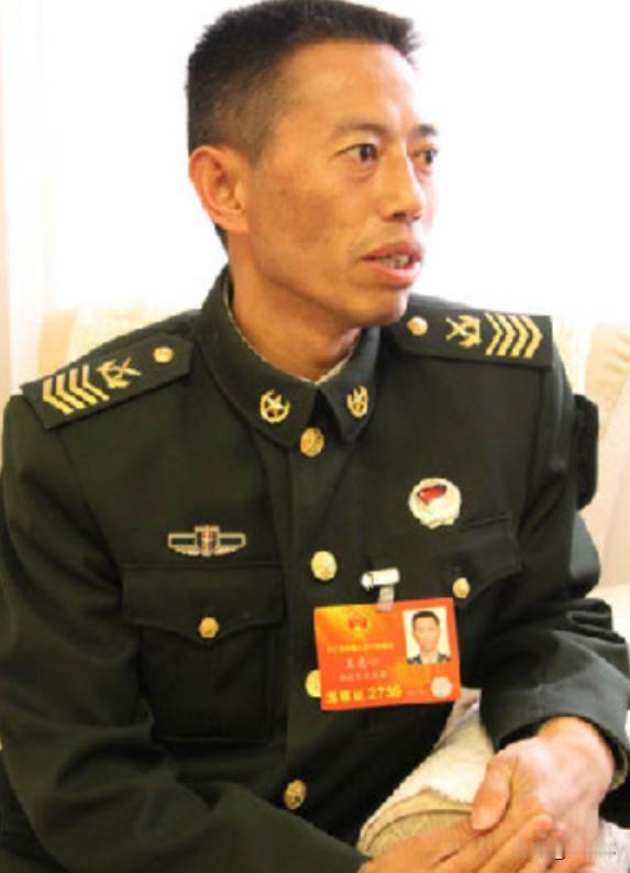导弹兵王王忠心，1999年开始两次退伍被召回，妻子笑他：“只长胡子，不长职务”！