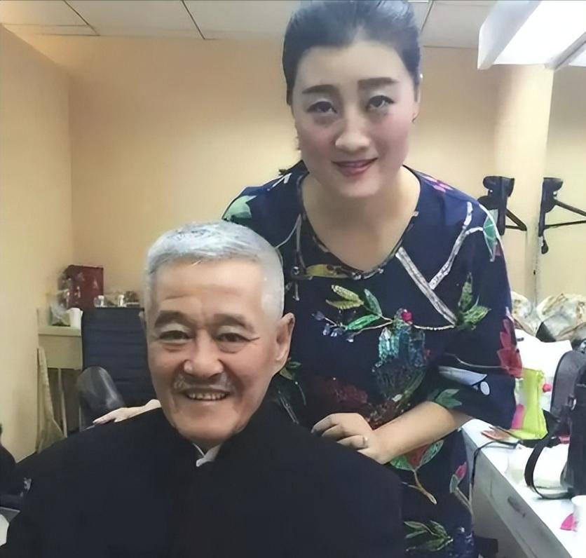 当年，赵本山将23岁的葛珊珊叫到面前说：反正你长得也不漂亮，索性就牺牲形象，你的