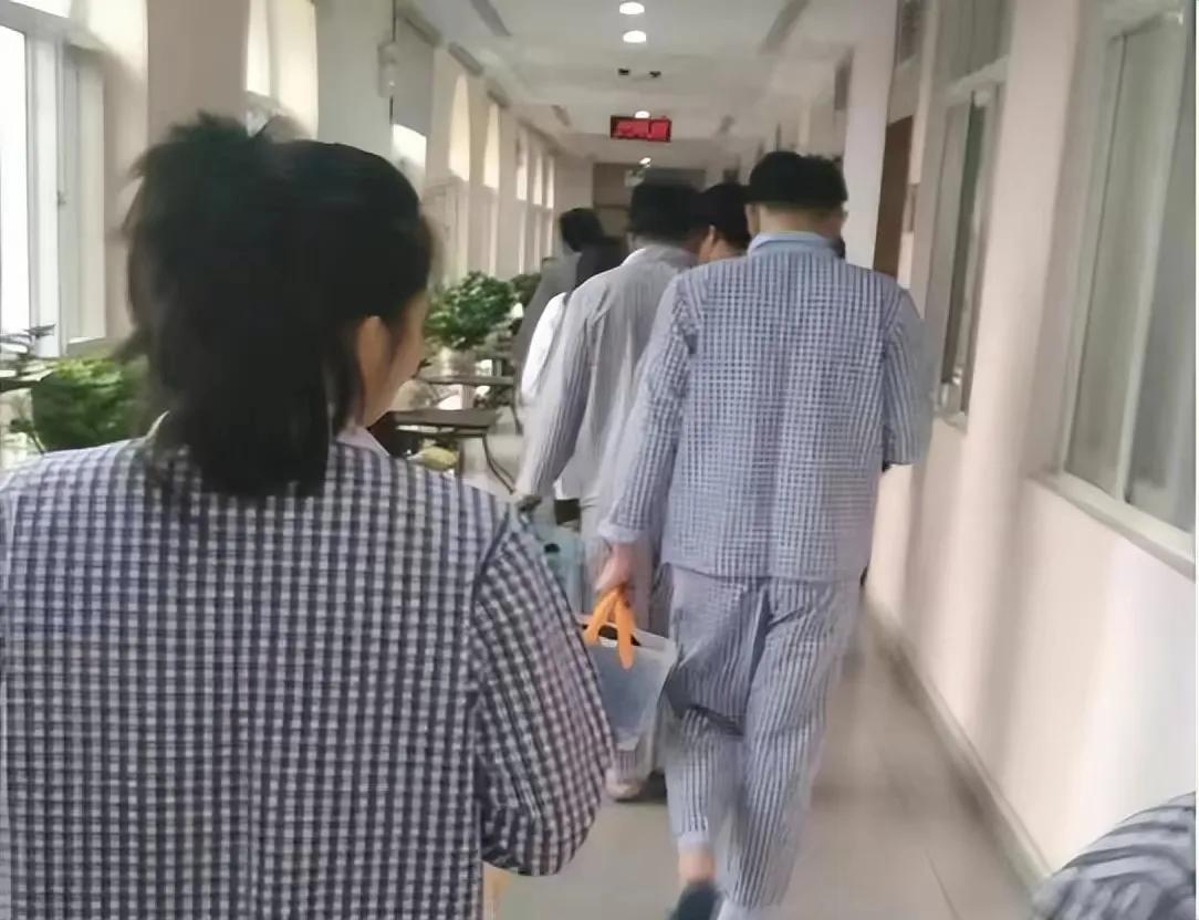 试药人近年来逐渐成为一种职业选择，因其高薪诱惑而吸引了许多人。然而，这种职业并非