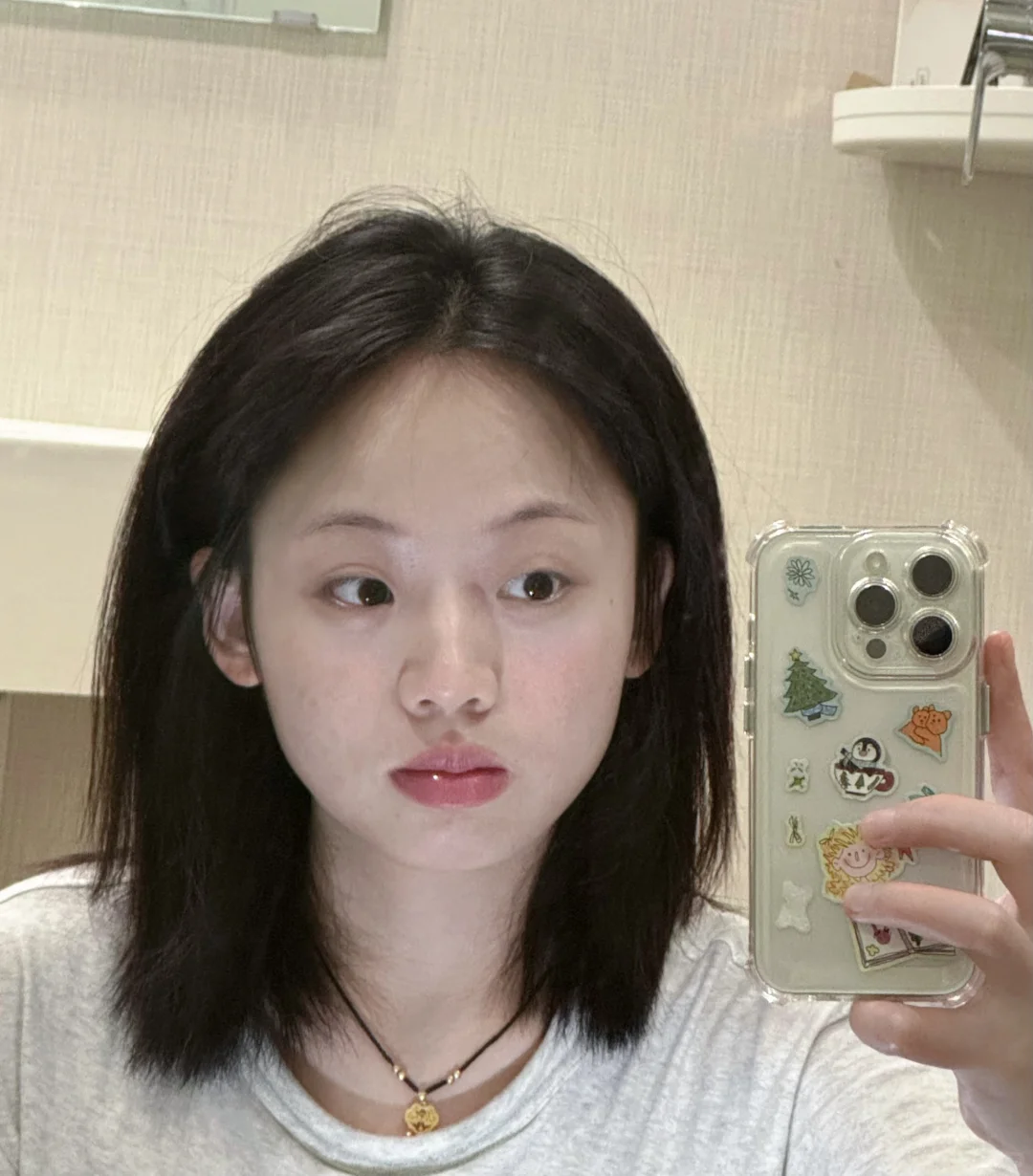 齐刘海变中分是长大的信号