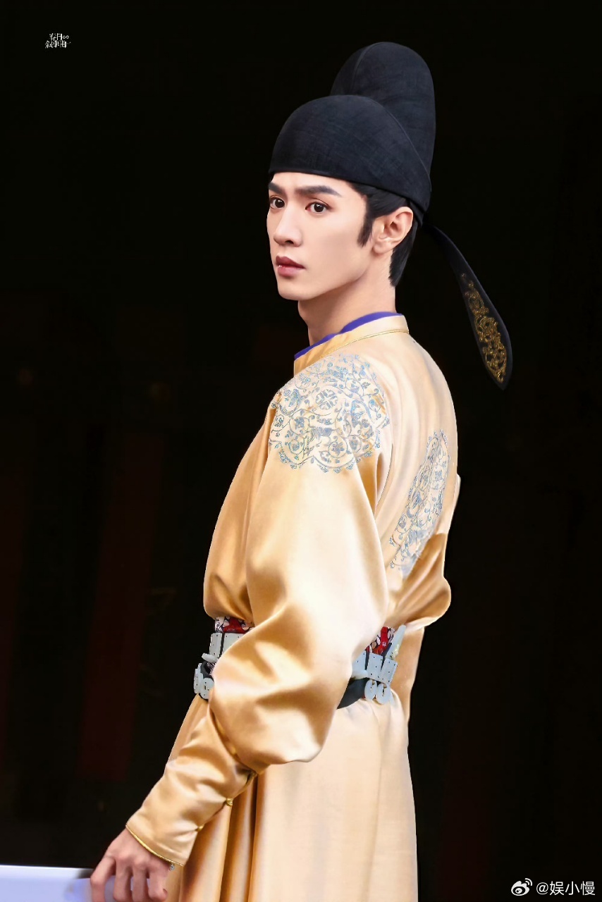 陈哲远英寡人设权谋帝王来了～陈哲远《江山为聘》饰演英寡，少年登基，外表温润谦和，