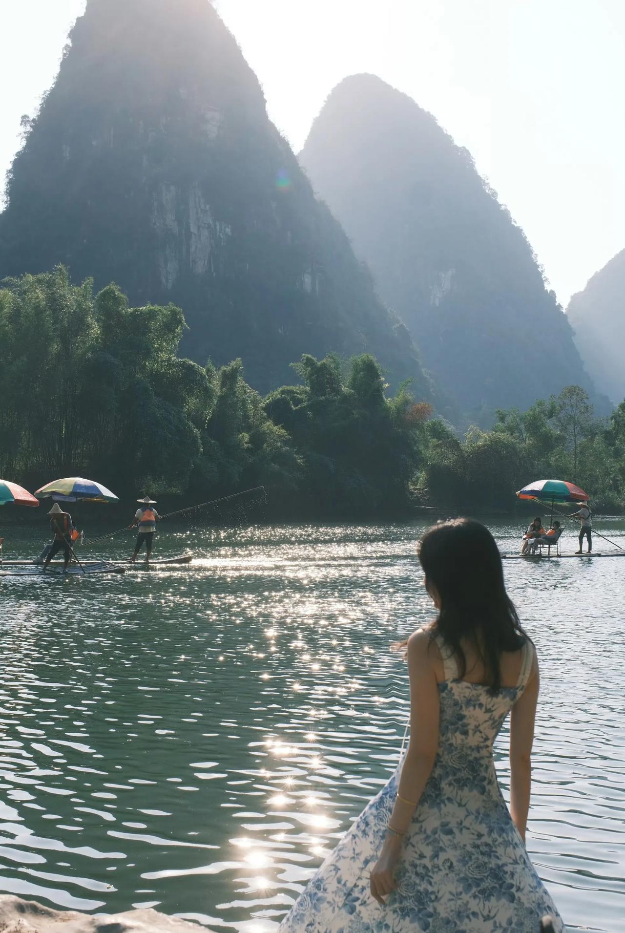 #上联：说东道西品清茶.请续下联！#走南闯北混江湖！