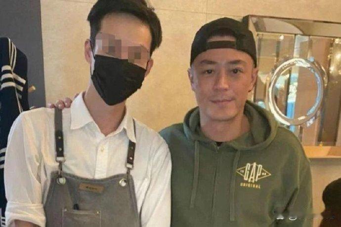 林心如夫妇素颜亮相被偶遇，面部沧桑暴露真实状态，霍建华看着更显年轻 