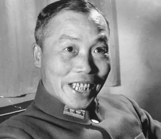1965年李宗仁回国后曾委婉提出想担任全国人大的副委员长，不过毛主席认为按照李宗