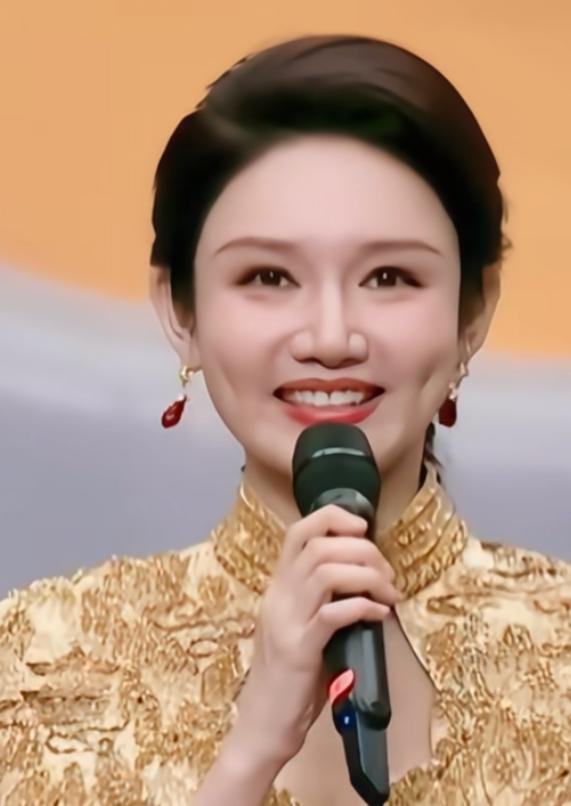 36岁龙洋为什么不结婚，原因很简单，不是没人喜欢她，也不是因为她不好看，而是因为