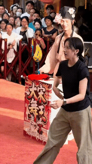 跳这个想表达啥意思[抠鼻][抠鼻]