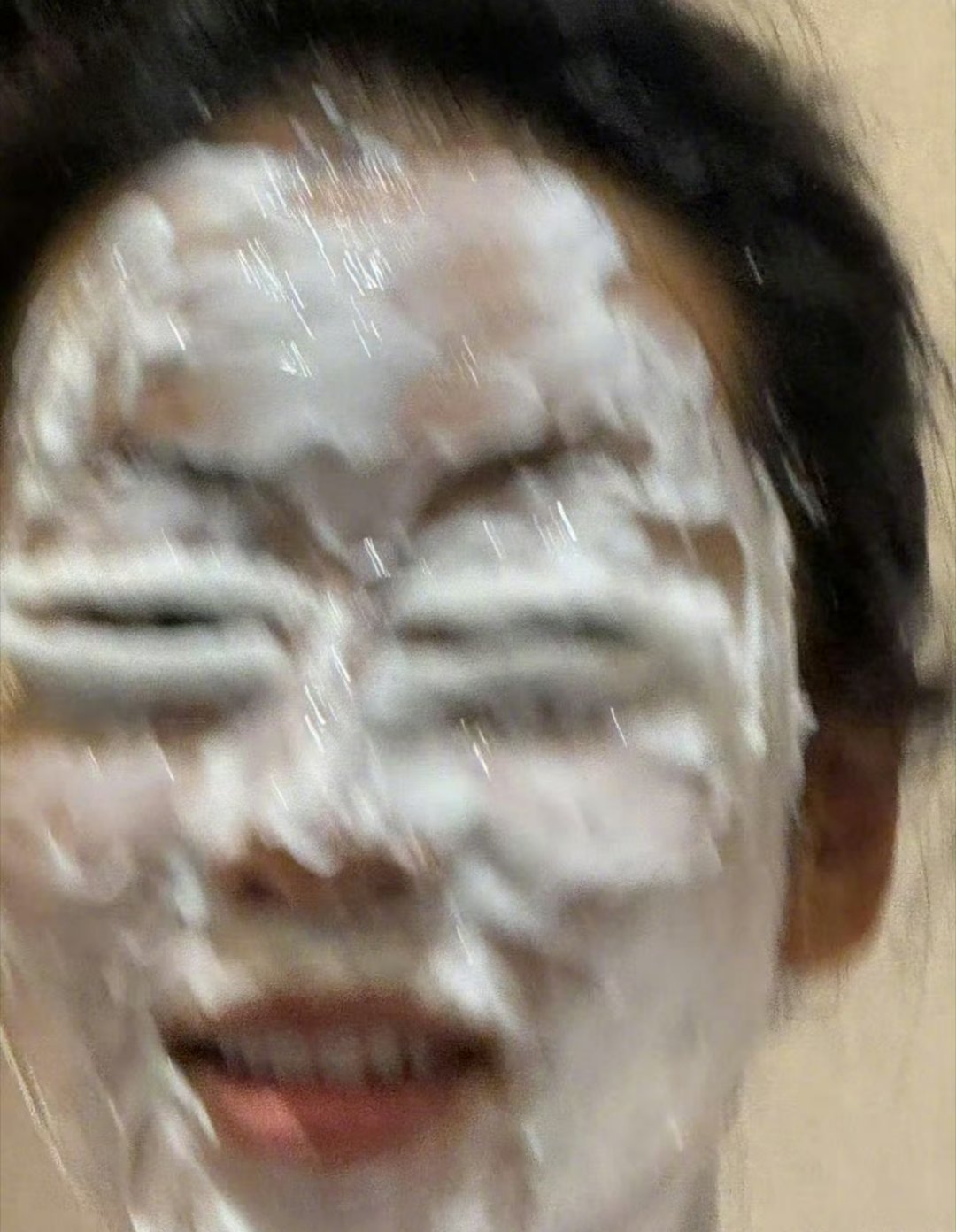 吉克隽逸 过年了老子要美翻全世界 看得出来你发出来已经笑过一轮了