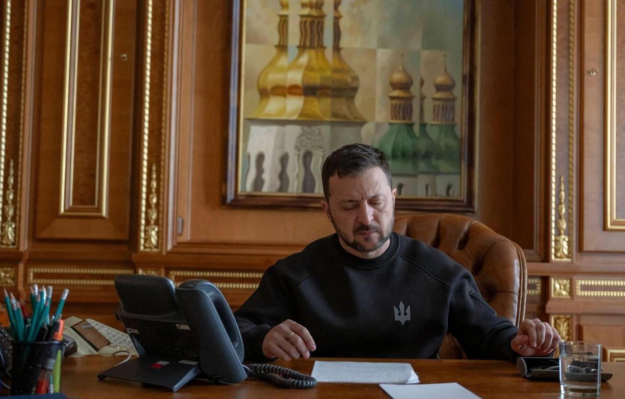 泽连斯基 5 年任期届满，俄方第一时间称其「丧失合法性」，乌克兰和俄乌局势将走向