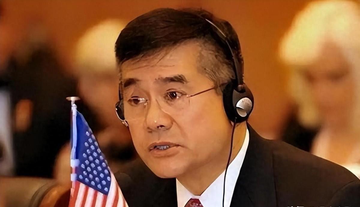 话说回来，在华盛顿政客圈里能把对华遏制玩得门儿清的，绝对绕不开一张东方面孔。20