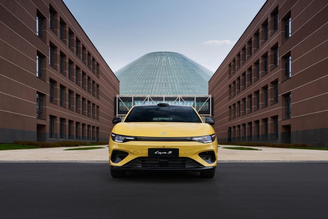 零跑Lafa5最终起售价绝对10万内！这话我说的。
自打上周Lafa5公布预售价