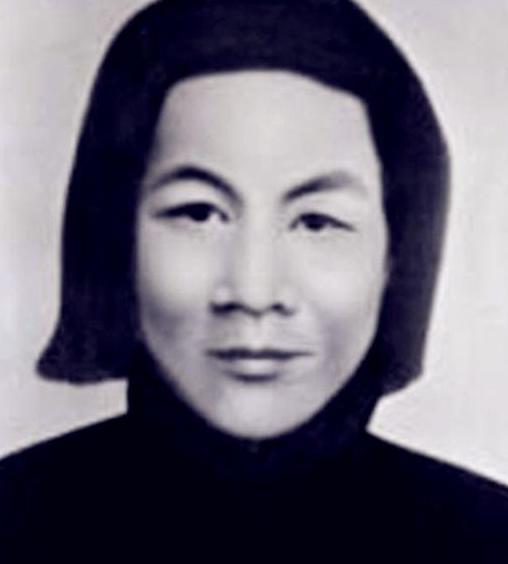 贺怡为找贺子珍儿子车祸去世，2014年，后人将她的遗骨移葬井冈山。
 
贺怡是贺