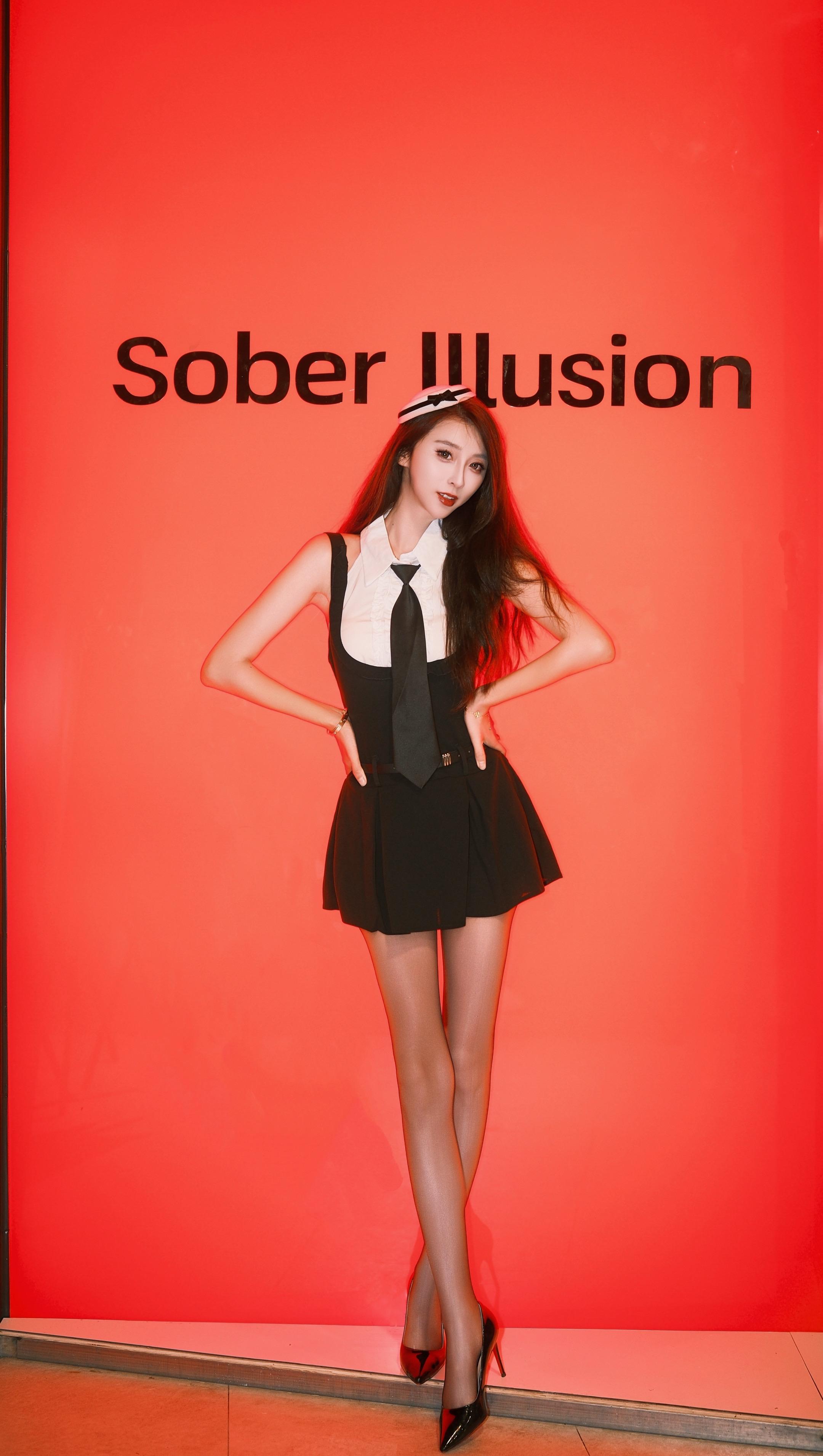 昆明首家魔术酒吧 我是老板哦 快来玩吧。