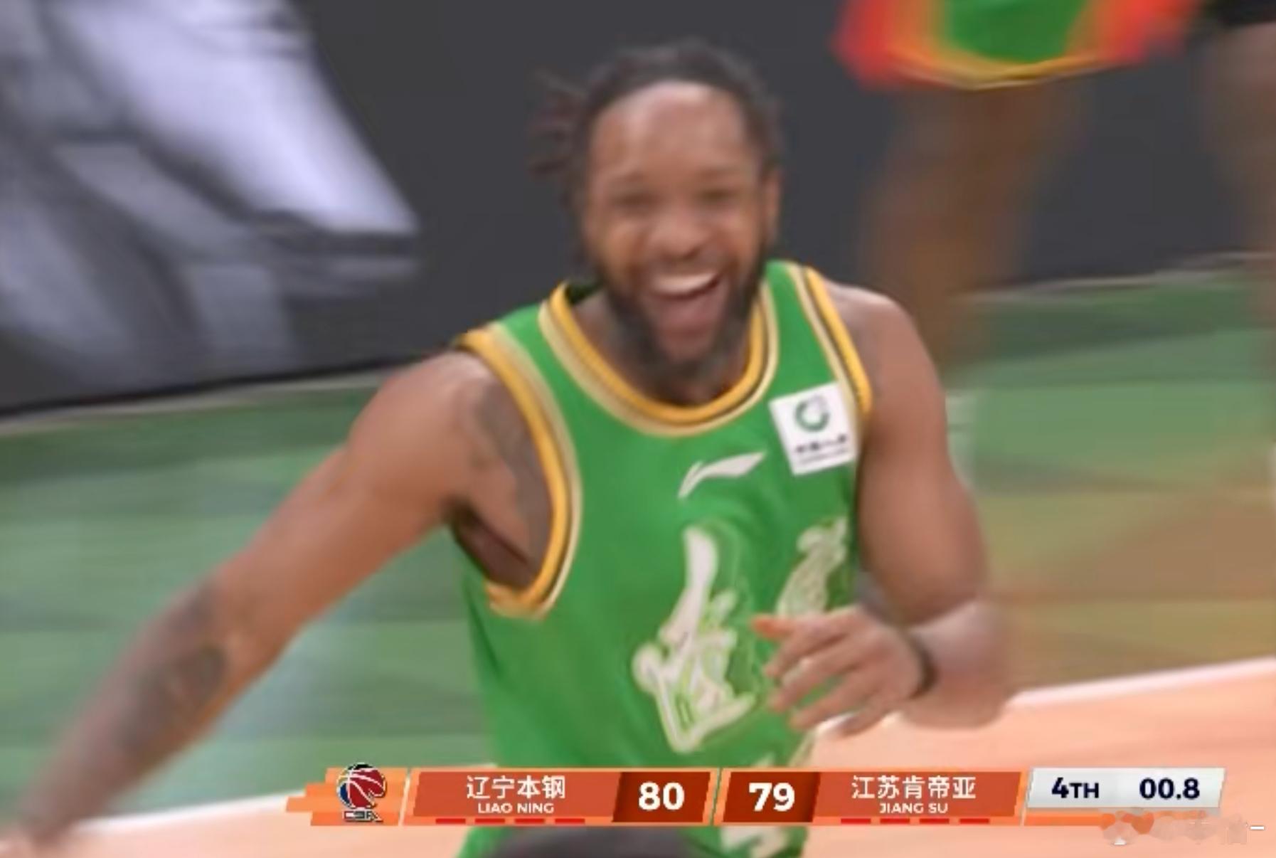 威尔斯反跑！！赵继伟妙传空接反超江苏！！！乌戈这边线球战术，顶！！！ 辽宁男篮 