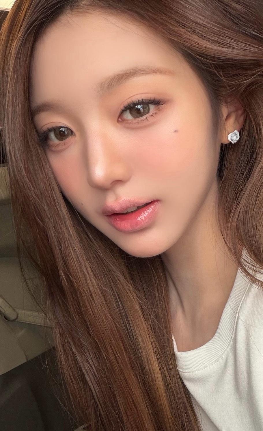 眼睛的质感美得好像芭比娃娃 审美积累中….💕 