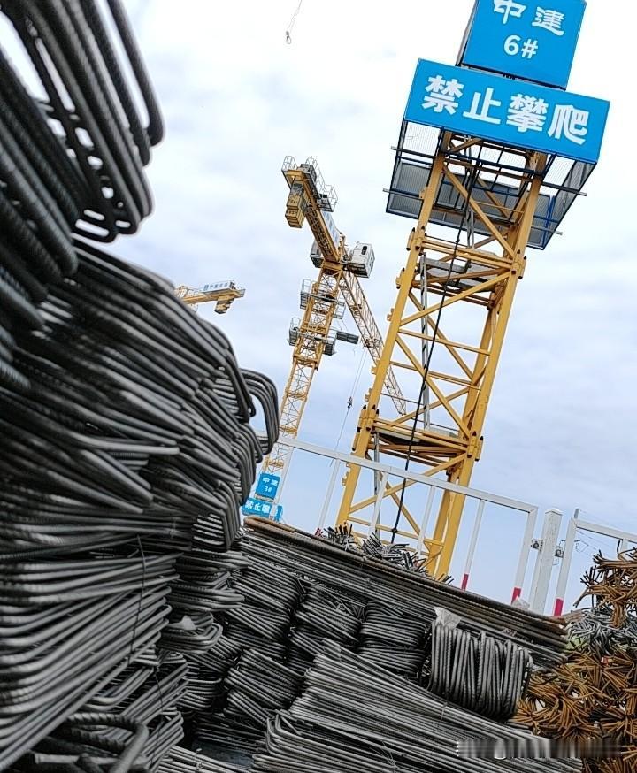 你发现了吗？在工地上干钢筋工，你会的手艺多，你累的就越狠，你岀的力也大。你的责任