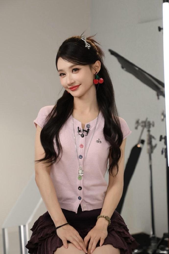 来看娱乐何宣林已经实现了女团梦 何宣林这次真的圆梦啦，梦想实现完了就撤，没留遗憾