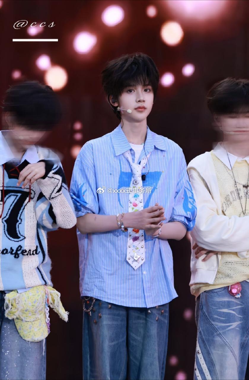 那些飘落的彩带，是我们共同收藏的记忆标本，是我们青春里最珍贵的纪念。魏子宸，愿你