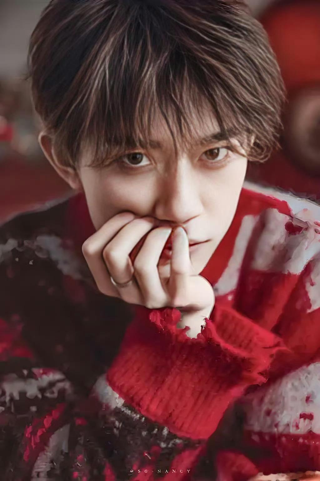 易烊千玺把红毛衣焊身上了的相关内容，来智搜看看。红色可以很俗气，红色也可以很好看