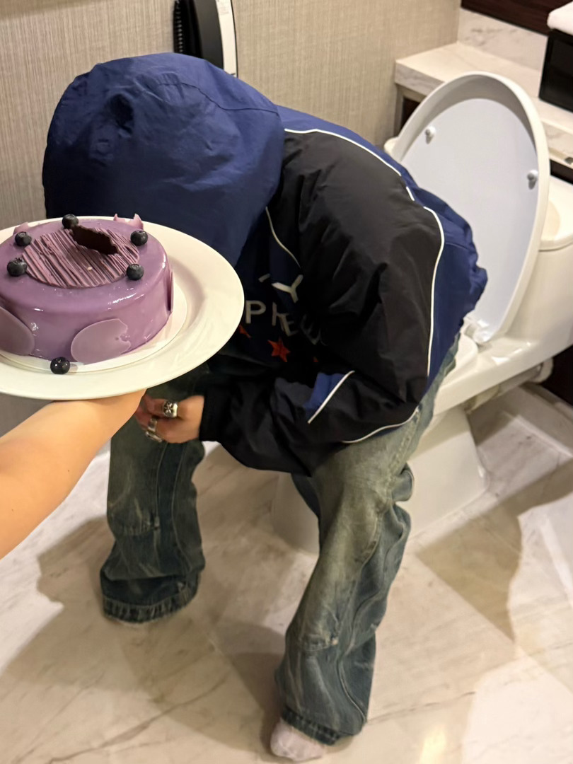 马伯骞生日第一天就搞抽象 笑鼠，随橙想马伯骞到三十岁是一边抽象一边沉浸在工作里庆