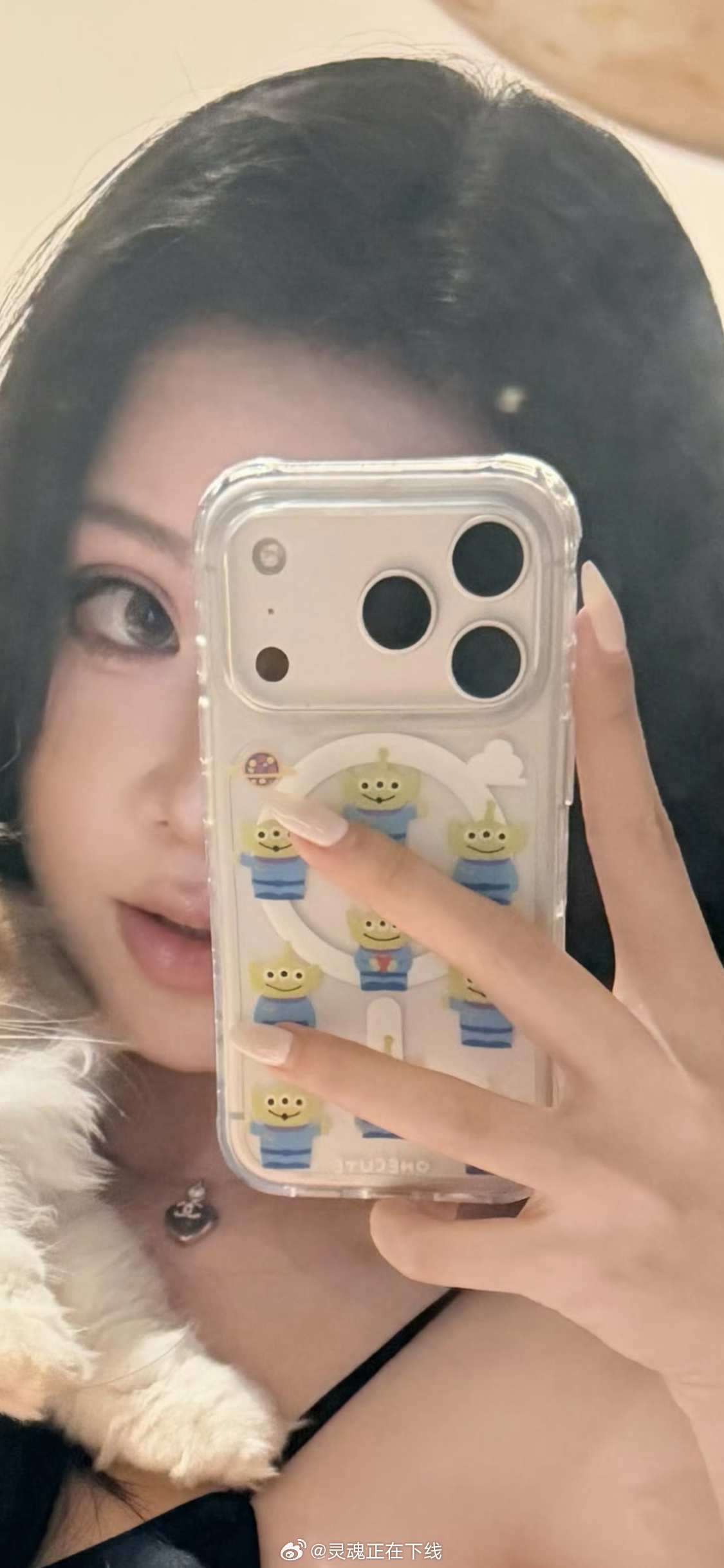 银色iPhone 17 Pro Max还挺好看的！ 