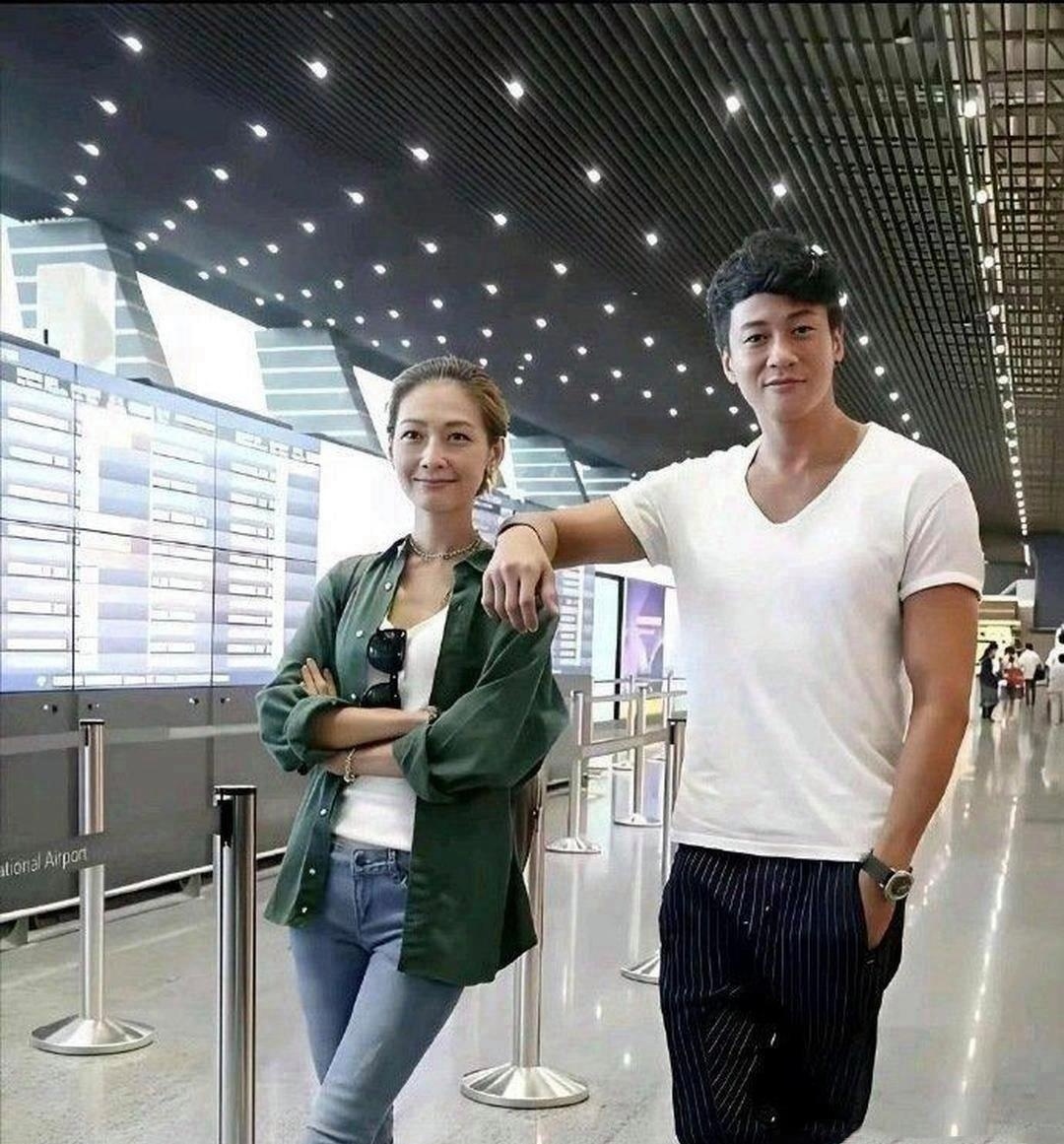 何润东这眼光，找的老婆老漂亮了！ 
