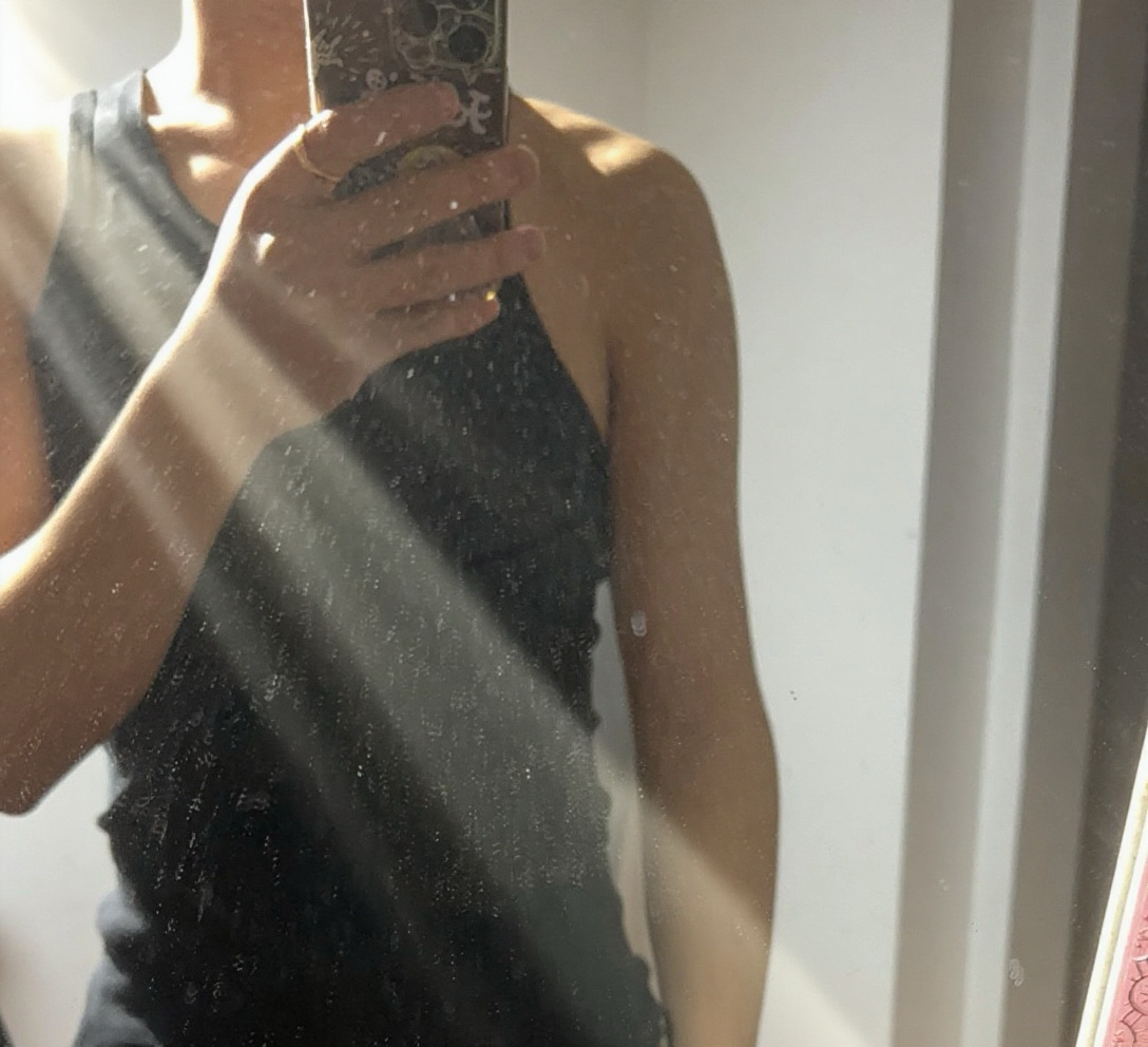 懒人瘦腿大法认准靠墙蹲！每天5分钟，不节食不费力，坚持一个月，腿型直了，体态也挺