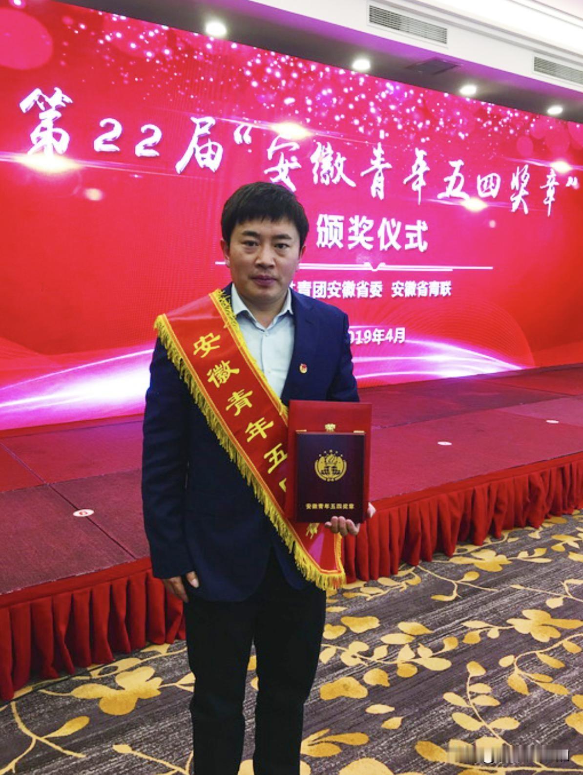 个双非本科生，最后成了211大学的博导、教授。

“唯第一学历论”这次应该彻底推