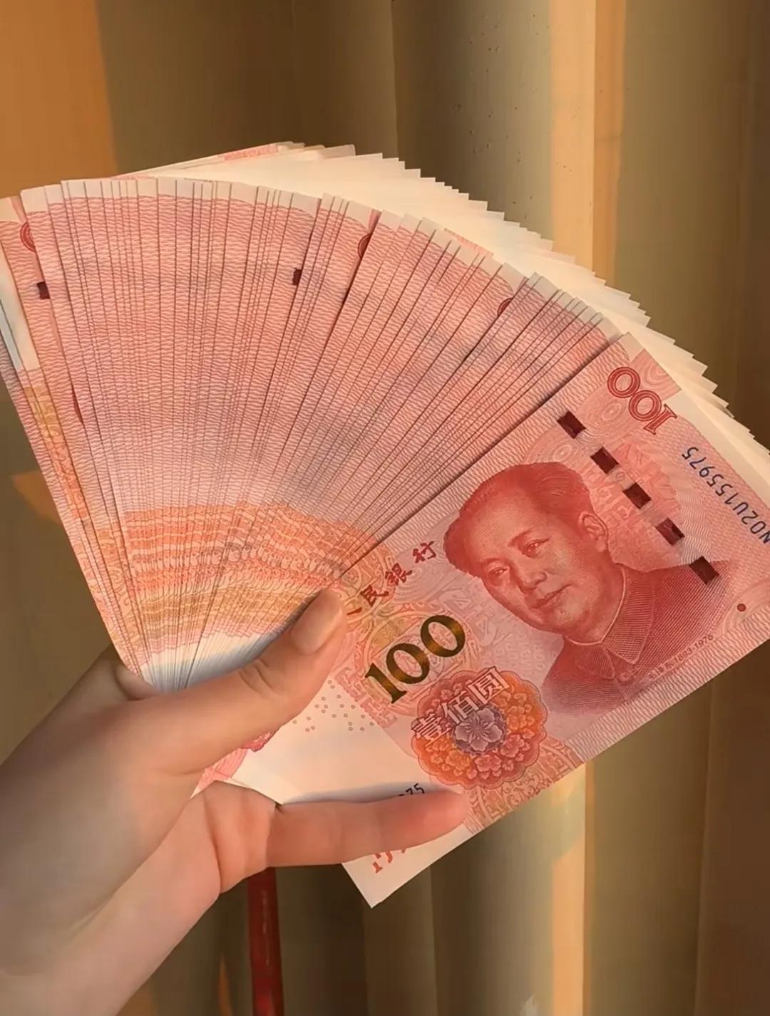 什么钱最好挣？
 
1、女人爱美的钱：
减肥塑形、穿搭美妆、保养抗衰，都是刚需