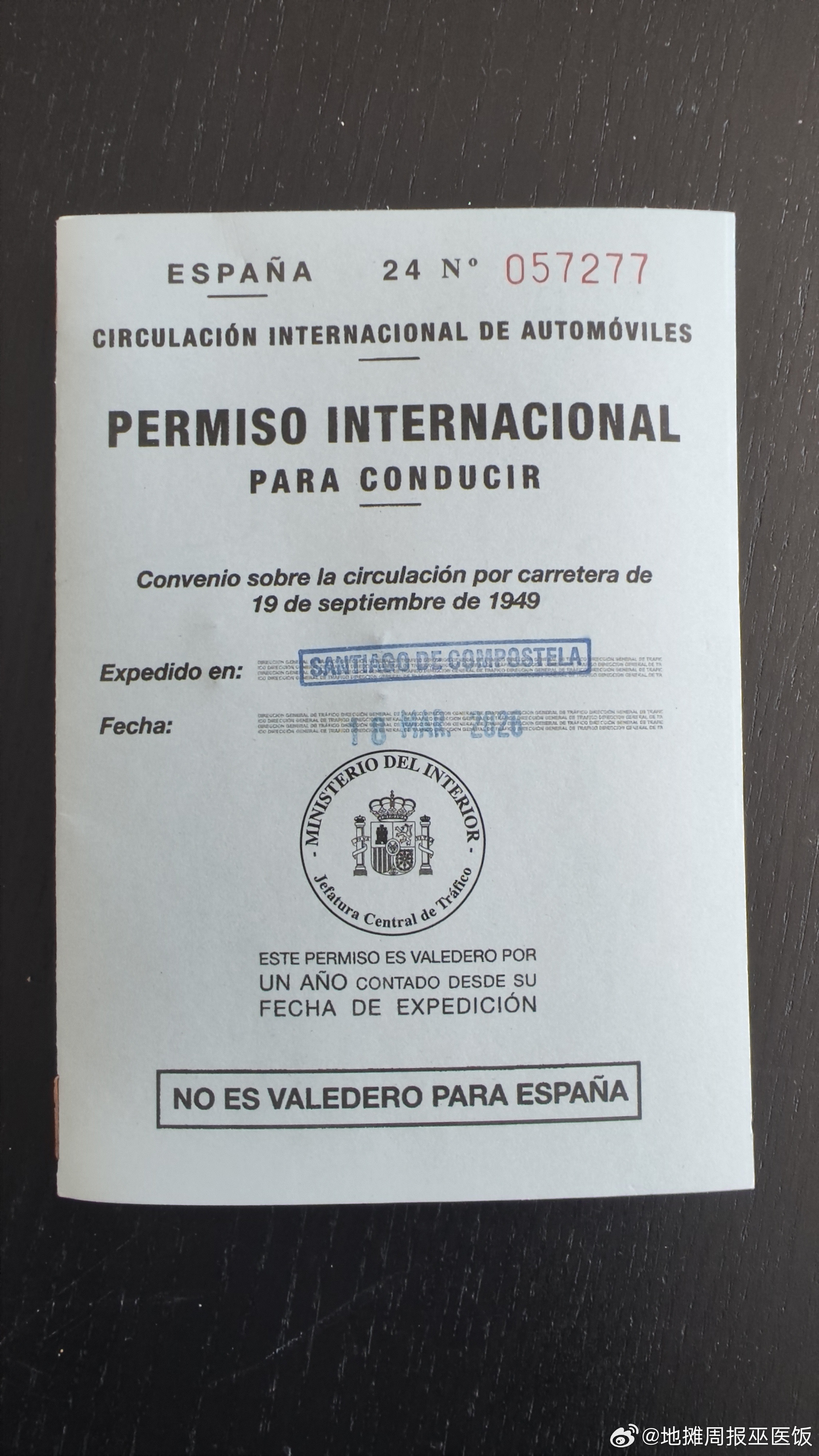 去取国际驾照。被看门的警察拉住聊了半天，跟我开玩笑说去过中国，去澳门赌场。后来坦