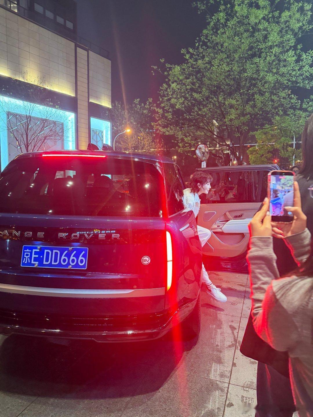 张曼玉没去浪姐来这了 之前全网蹲浪姐名单，愣没找到网传张曼玉的名字，粉丝意难平她