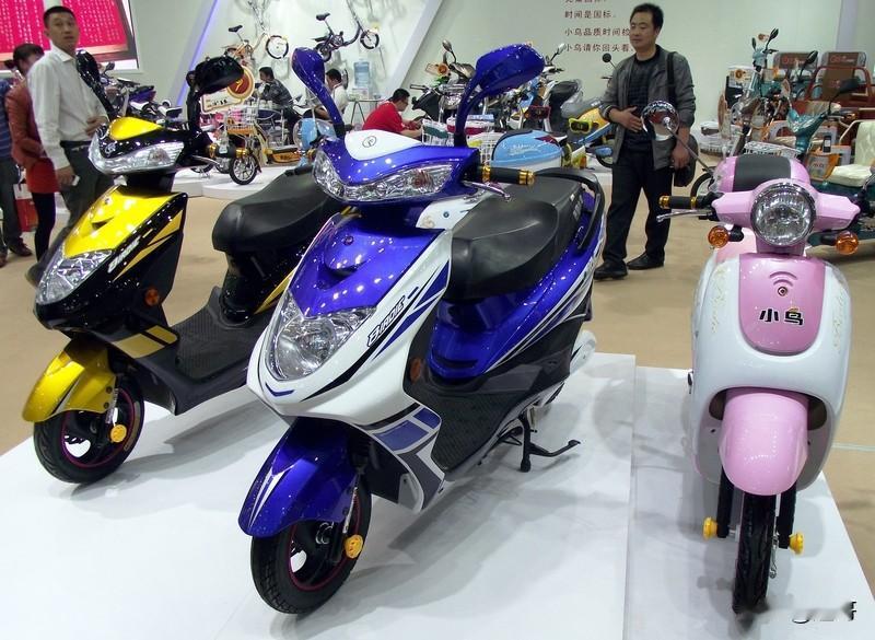 你怎么看新国标电动车的限速让砖家每天骑25码时速的自动自行车去上班。