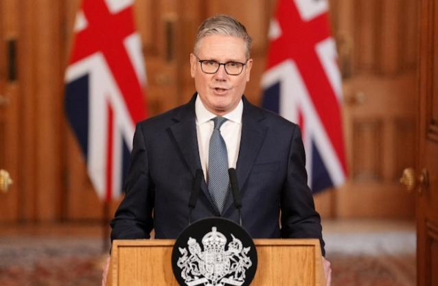 英国首相斯塔默和特朗普唱反调：“英国政府不相信靠空袭就能换掉一个国家政权”

3