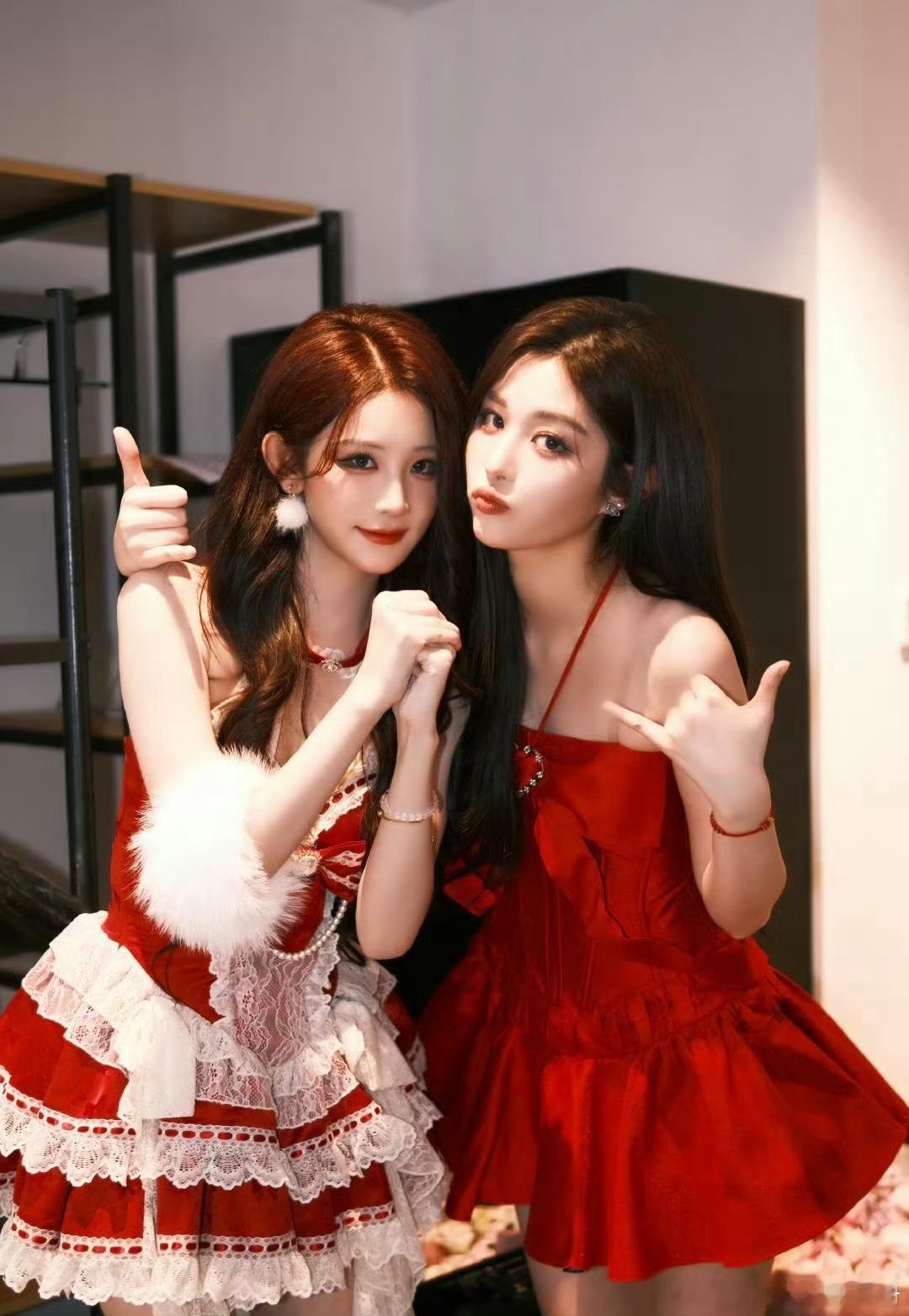 周诗雨 王奕诗情画奕营业2026第一张合照