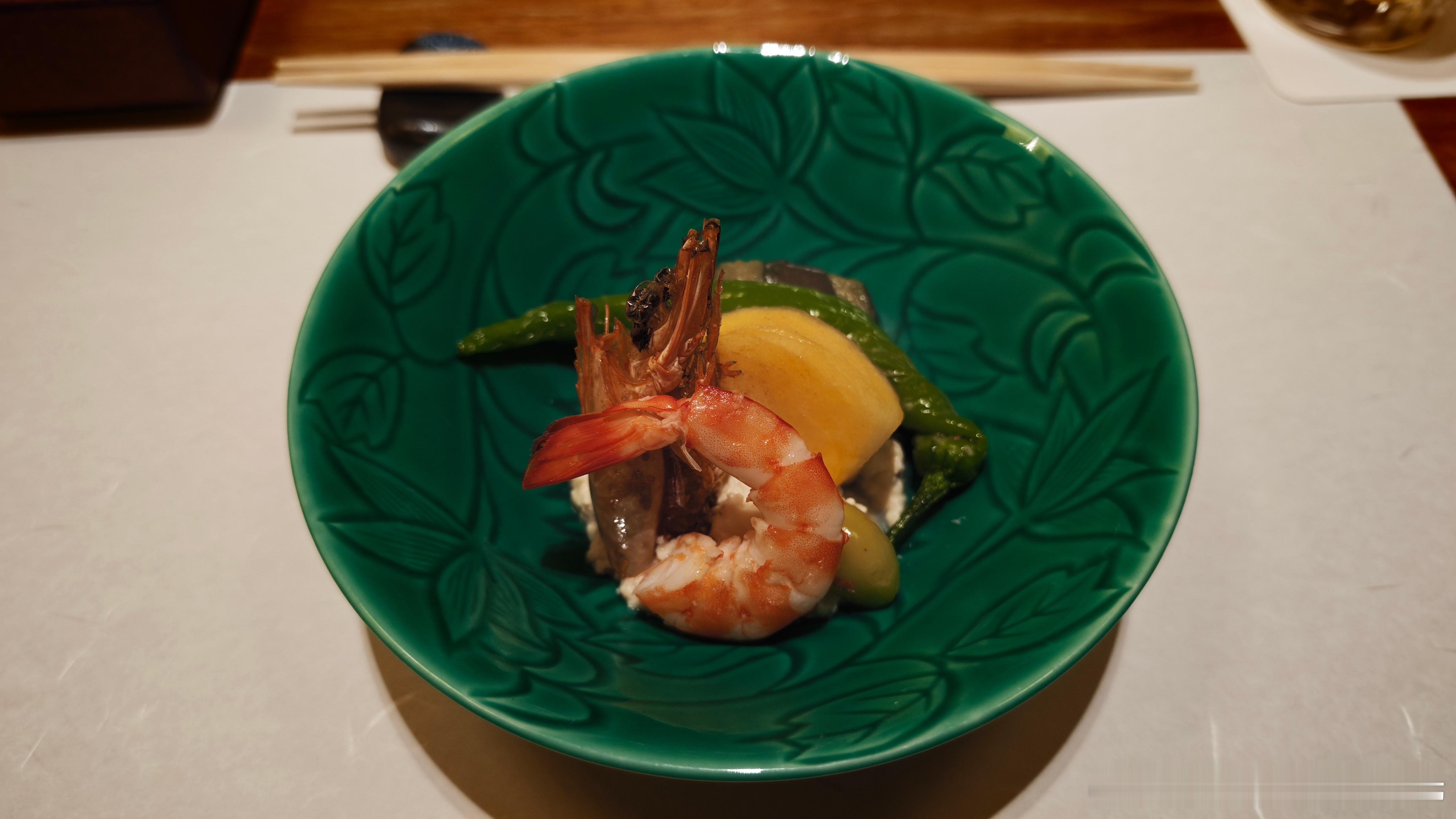 今日晚餐，看起来一盘子只有一小口，这一大堆也给吃了个肚圆。日餐少油无辣，挺适合我