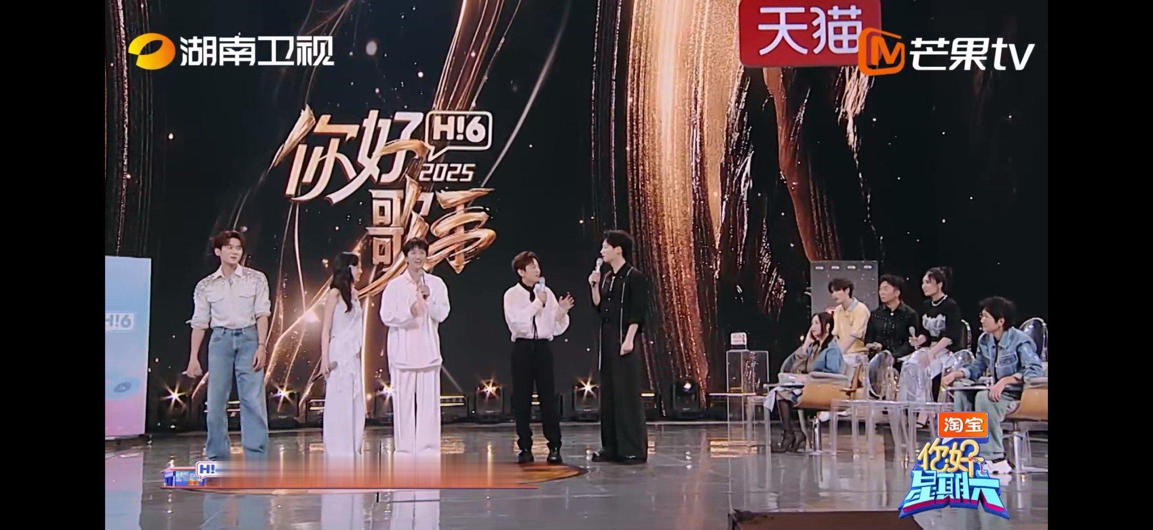周也丞磊互损有来有回“那就是你的问题”“还没点评完呢，别着急”小学生拌嘴也好甜啊