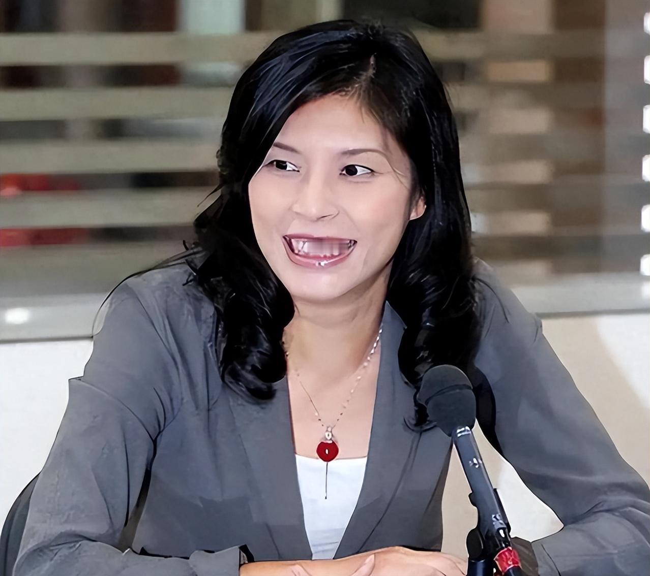 郑丽文返台！大陆千亿惠台礼包同步送达，蓝白要员集体力挺。
 
4月12日，中国国