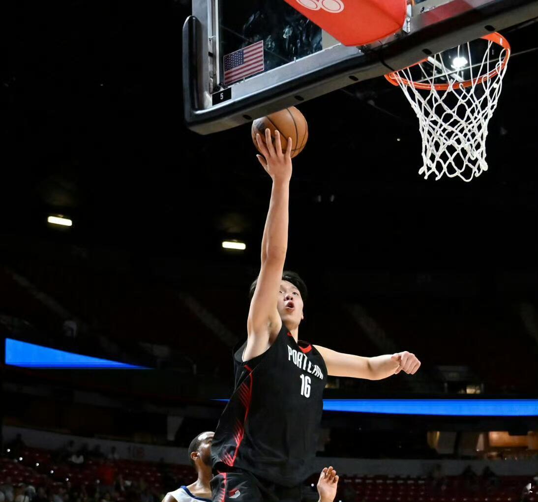 NBA杨瀚森8分2板2助2封盖，3中2，罚球4中3 热点现场 ​​​