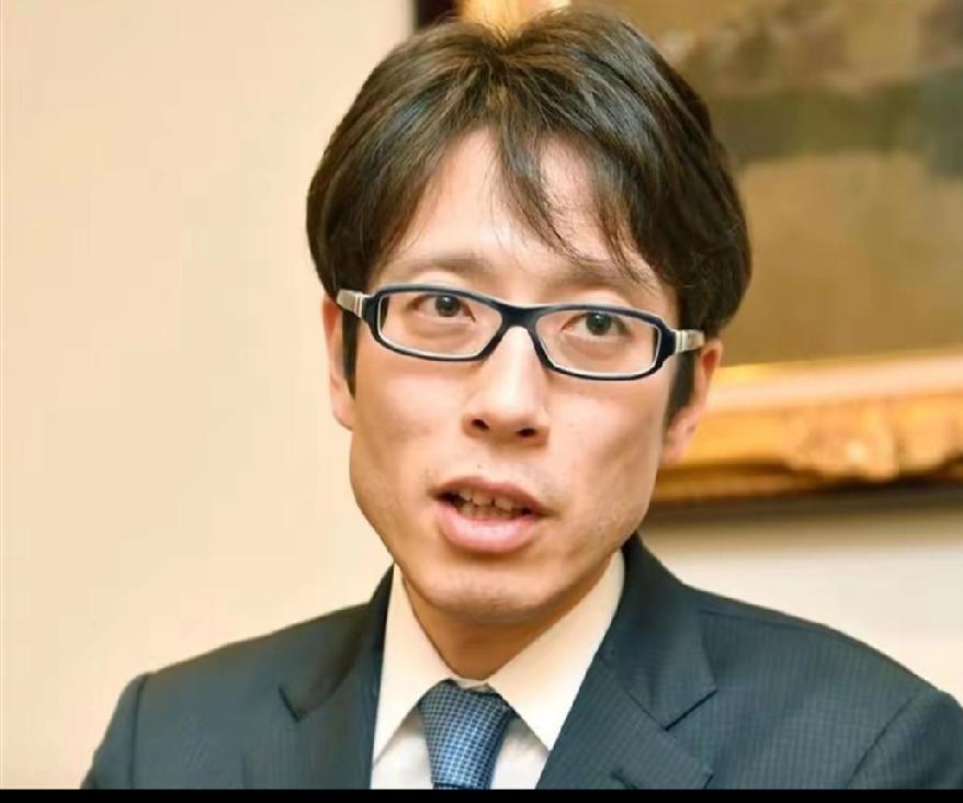 日本明治天皇的玄孙，右翼保守主义代表人物竹田恒泰12月13日晚发文叫嚣道：“世界