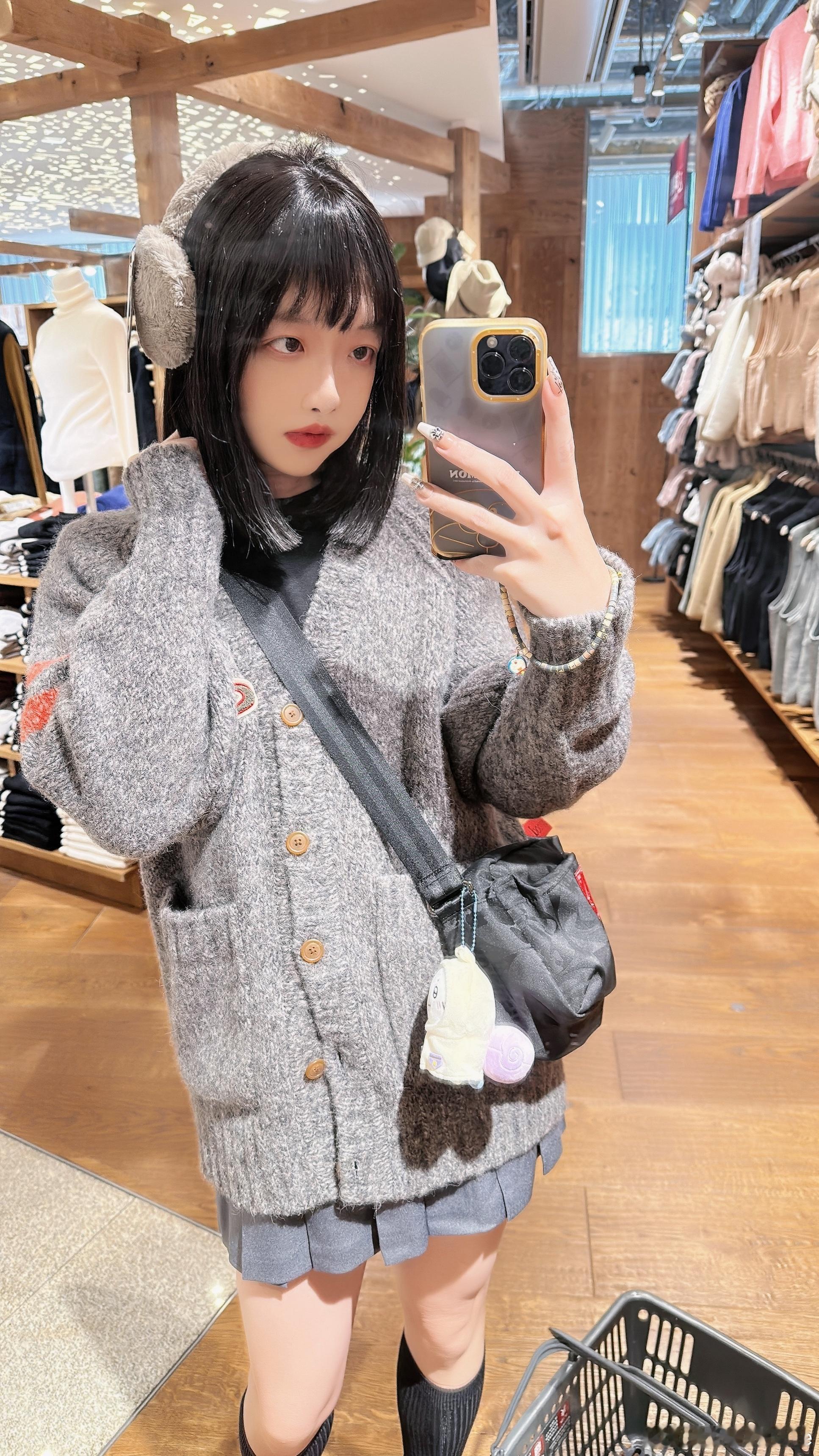 在东京几乎不化妆，只洗了脸涂了素颜霜和唇釉，松弛和干净就行[兔子][兔子] ​​