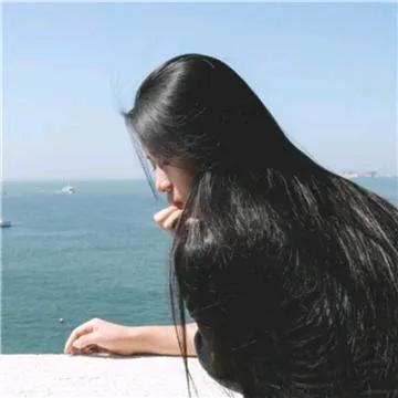 一个女人的幸福源头分三阶段:
第一阶段0~25岁，在娘家父母宠着惯着，样样都有；